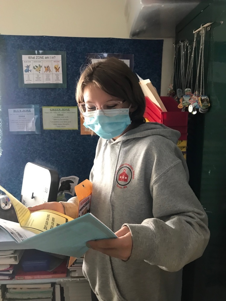 A student reads over her kindness mission .